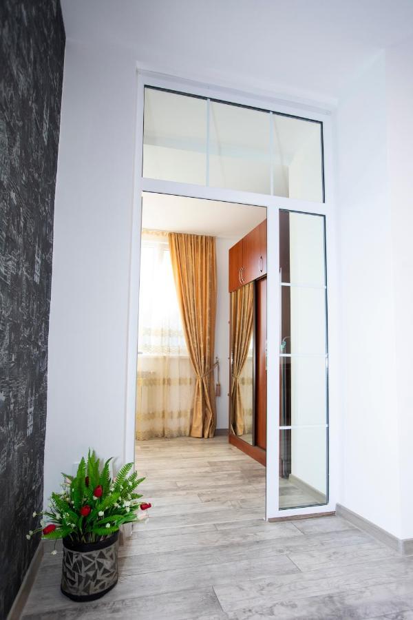 Modern Apartment In The Center With The View Of The Majestic Ararat エレバン エクステリア 写真